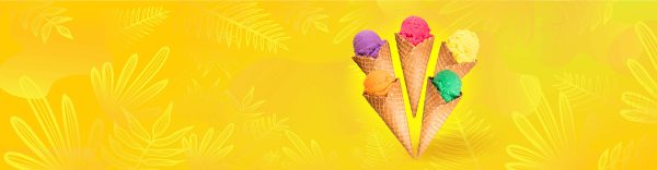 Drei Waffel-Eisbecher mit lila, orange und grünem Eis, angeordnet in einer V-Form auf gelbem Hintergrund.